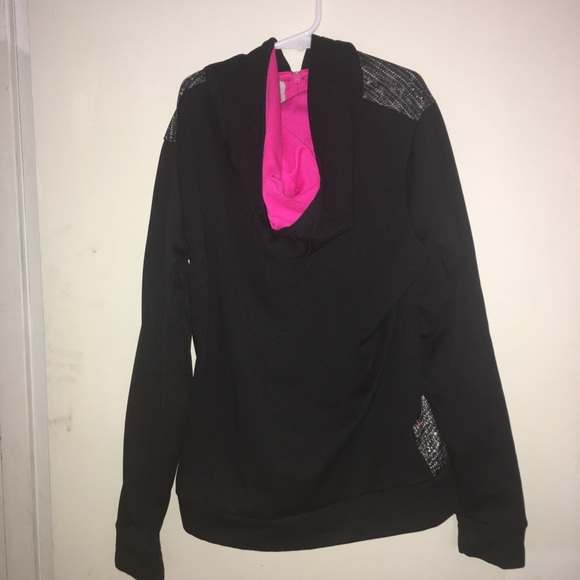 Girls 14-16 Champion sweatshirt. - Picture 2 of 4